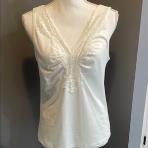 New Cupshe White Lace Detail Sleeveless Top